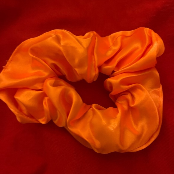 LED Light Up YELLOW Hair Scrunchies for Women and Girls - OTHER COLORS SOLD OUT - Picture 5 of 16